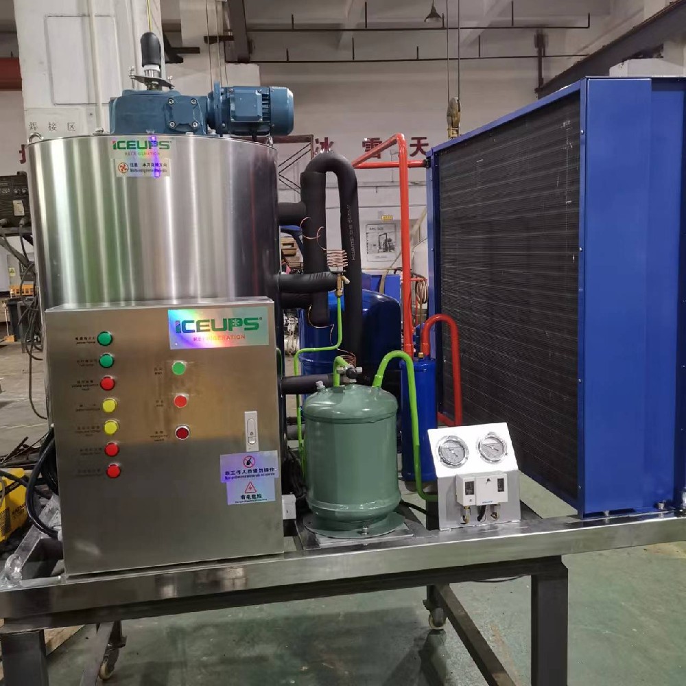 The daily output of 2 tons of seawater ice machine has completed commissioning work and will be delivered to the ship owner soon.